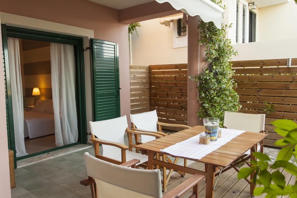 Apartment In Villa Rosebud Никиана Экстерьер фото