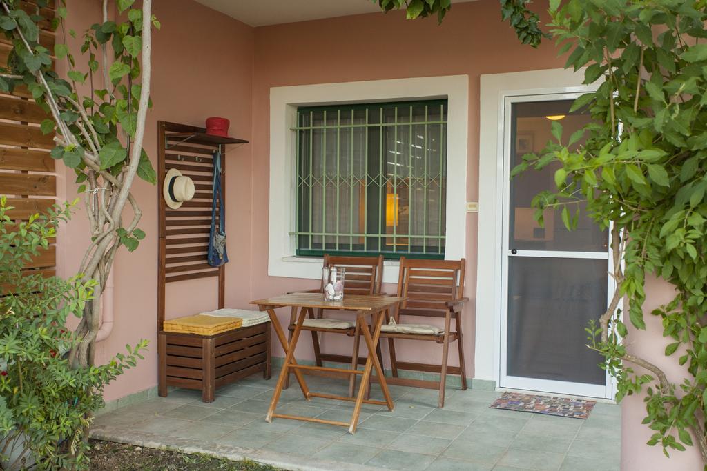 Apartment In Villa Rosebud Никиана Экстерьер фото