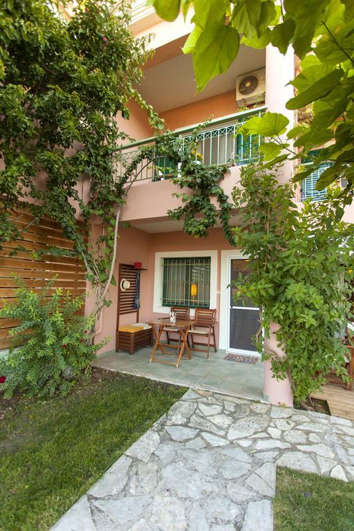 Apartment In Villa Rosebud Никиана Экстерьер фото